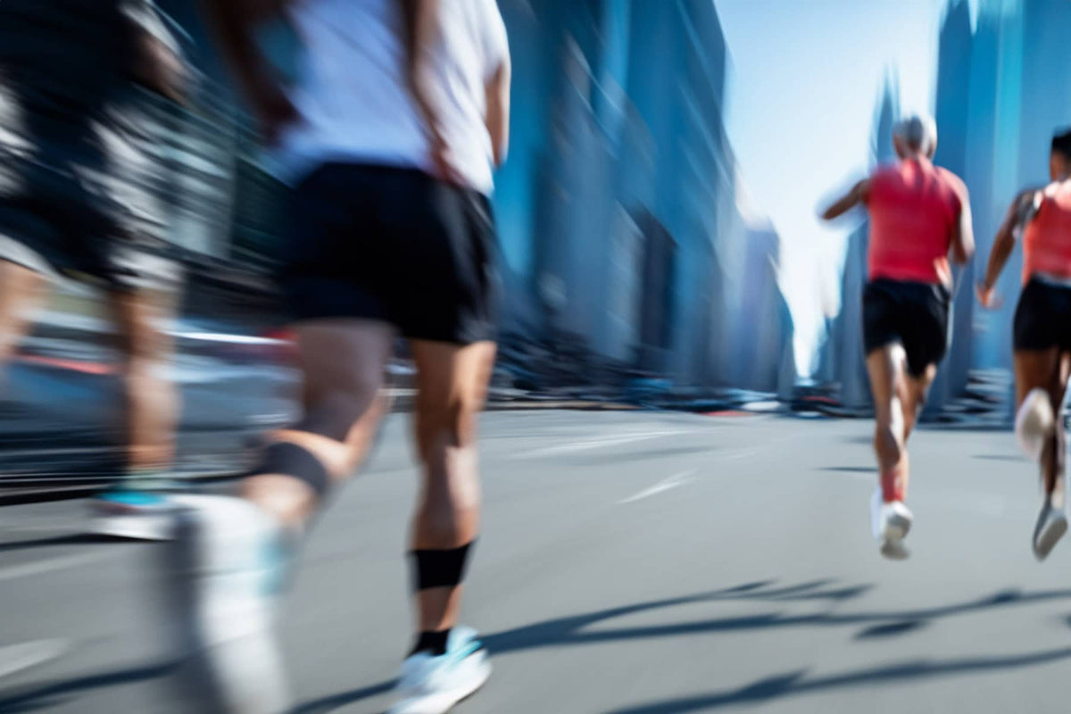 Préparation semi-marathon : illustration coureurs flou de mouvement - Crédit : Jarama / Shutterstock.com