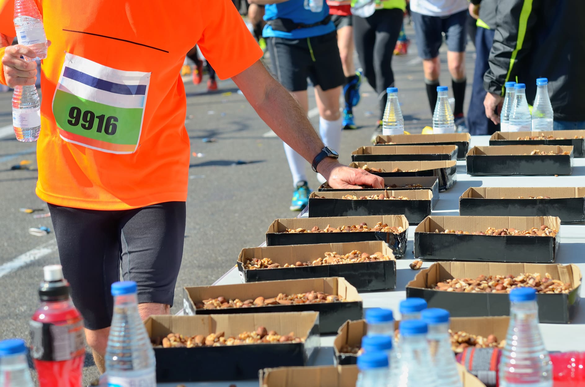 S'aliemnter pour un marathon passe aussi par une utilisation intelligente des ravitaillements